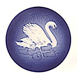 Bing & Grondahl 1976 Bing & Grondahl Mother's Day Plate - Swans - DimpzBazaar.com